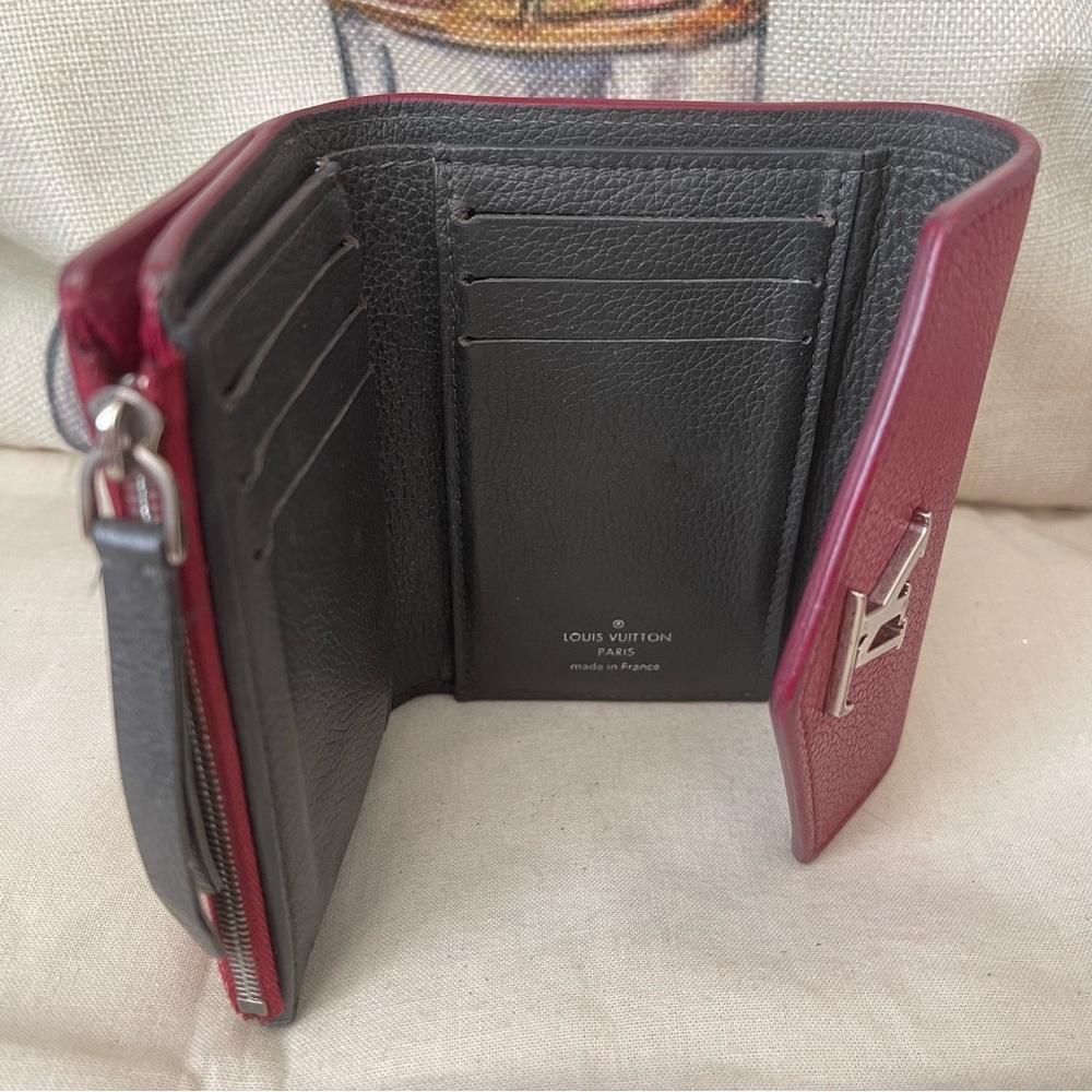 LOUIS VUITTON MyLockMe Compact Wallet in red and cream leather⭐️💯AuThEnTiC - Picture 15 of 15
